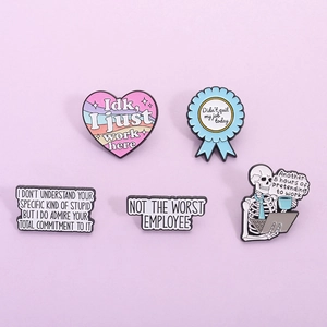 5-teiliges Set humorvoller Emaille-Pins mit Skelett-Motiven und Büro-Sprüchen