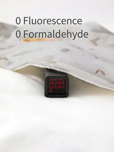 Barboteuse bébé en coton rembourré montrant un test de zéro agent fluorescent