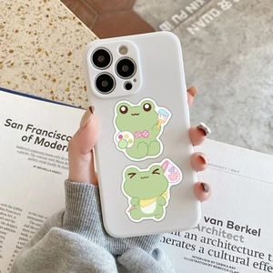 Coque iPhone en silicone blanc avec deux adorables grenouilles de dessin animé vertes