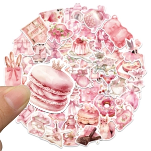 Detailansicht rosa ästhetischer Aufkleber mit Aquarell-Macarons und Teddybären