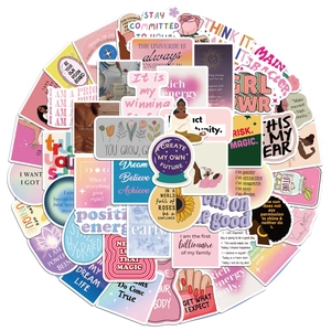 Gros plan de stickers étanches Girl Power pour ordinateurs avec illustrations féministes