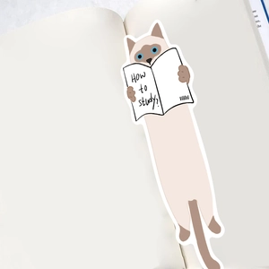 Dettaglio di un segnalibro gatto siamese creativo con testo How to study in un quaderno