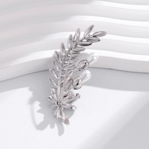 Broche élégante en forme d'épi de blé avec perles et fermeture à épingle au dos en argent