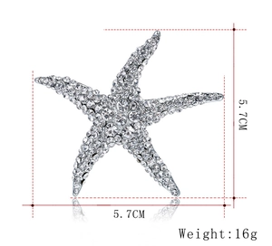 Dettaglio della spilla a stella marina con dimensioni 5,7cm e peso 16g con strass di cristallo