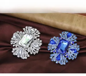 Détails de broches baroques en cristal avec strass bleu roi et argent sur soie