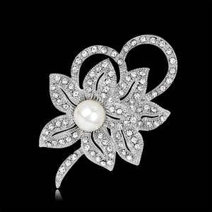 Elegant silver flower brooch featuring sparkling rhinestones and a central white pearl detail