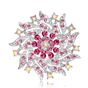 Élégante Broche Fleur en Alliage pour Femmes Avec Strass Étincelants Incrustés Accessoire de Costume Floral Argenté Bijoux de Mode