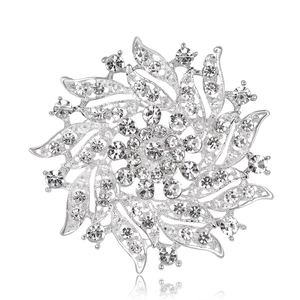 Broche fleur en cristal argenté avec strass brillants pour costumes et robes de fête