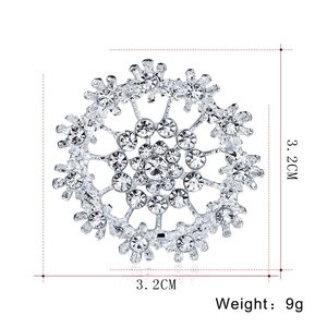 Elegant silver-plated snowflake brooch with sparkling rhinestones, 3.2cm diameter design