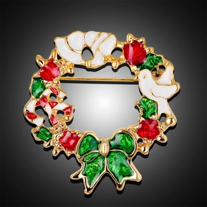 Weihnachtskranz-Brosche mit weißer Taube und roten Beeren auf Goldmetallbasis