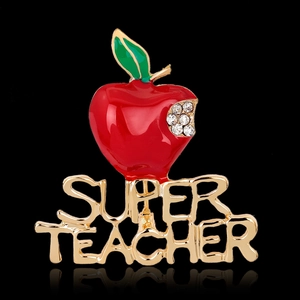 Weihnachts-Apfelbrosche mit Super Teacher Schriftzug und Strasssteinen als Geschenkidee