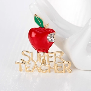 Exquisite goldene Apfelbrosche mit Emaille und Kristallen als Super Teacher Geschenk