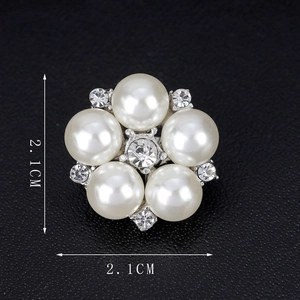 Elegant 2.1cm silver flower brooch with white pearls and sparkling rhinestones