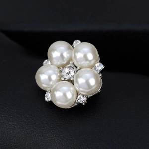 Elegant floral pearl brooch with sparkling rhinestones on a silver alloy base for women