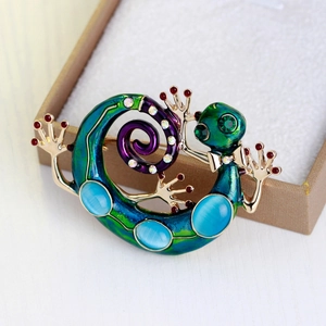 Broche lézard vintage exquise avec émail coloré et pierres œil de chat bleues