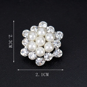 Elegante spilla a fiocco di neve con perle e strass su base in lega color argento