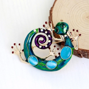 Broche lézard vintage avec émail vert, opales bleues et cristaux sur monture dorée