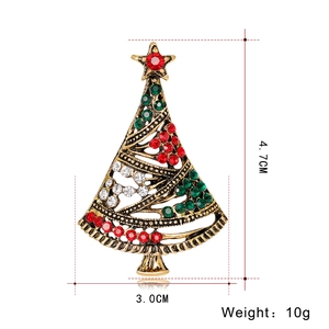Detail view of a 4.7cm x 3.0cm gold-tone Christmas tree brooch with colorful rhinestones