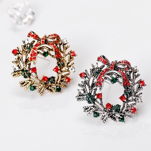 Sparkling Christmas wreath brooch with colorful rhinestones and crystal bow decoration