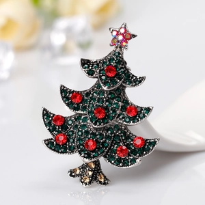 Élégante broche sapin de Noël avec strass verts et rouges sur métal argenté antique