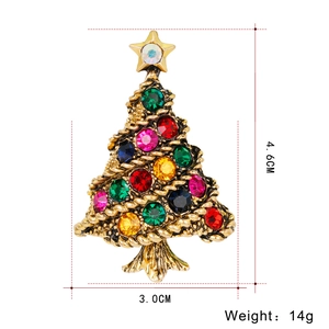 Detailed view of rhinestone Christmas tree brooch with dimensions and 14g weight
