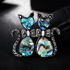 Vintage style cat brooch with shimmering abalone shell in an oxidized silver finish
