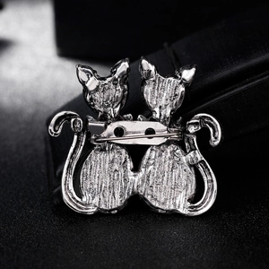 Vintage silver cat brooch with secure safety pin clasp on the textured back view