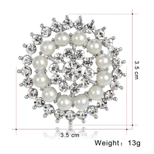 Élégante broche tournesol de 3,5 cm avec perles et strass sur une base en alliage argent