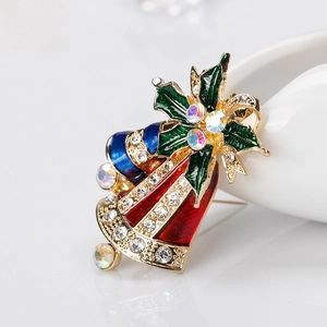 Broche cloche de Noël chic avec émail, feuilles vertes et strass brillants pour femmes