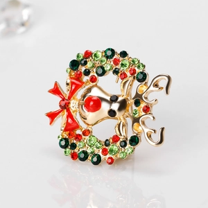 Broche de Noël renne avec tête d'élan dorée et couronne de fleurs en cristal rouge vert