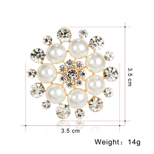 Elegant gold flower brooch with pearls and crystals, 3.5cm diameter for women suit