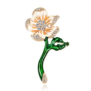 Vue détaillée d'une broche fleur en émail avec strass et base en métal doré