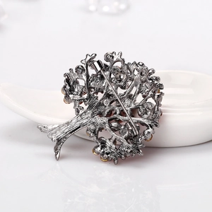 Spilla a forma di albero in argento vintage con strass e dettaglio spilla sul retro