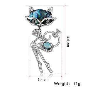 Charmante broche chat en alliage argenté avec incrustation d'abalone colorée et cristaux