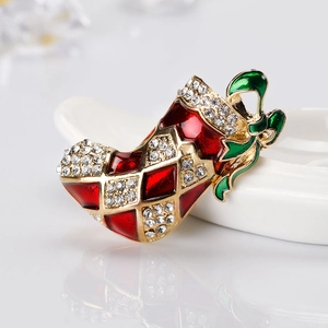 Broche botte de Noël en alliage doré avec émail rouge et strass brillants