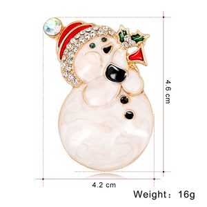Detail der Weihnachts-Schneemann-Brosche mit Strasssteinen und 4,6 cm Maßangaben