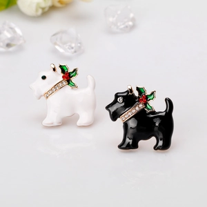 Broches chien Scottie de Noël avec finition émail et colliers en cristal étincelants