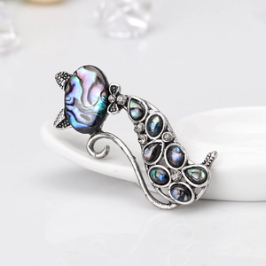 Broche chat argentée vintage avec incrustation de nacre d'abalone et cristaux brillants