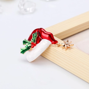 Fashion Christmas hat brooch with red enamel, holly leaves and hanging gold star pendant