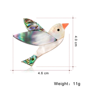 Broche colibri chic en nacre d'abalone naturelle aux reflets irisés colorés