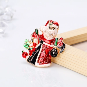 Klassische Weihnachtsmann-Brosche mit roter Emaille und festlichem Tannenbaum-Detail