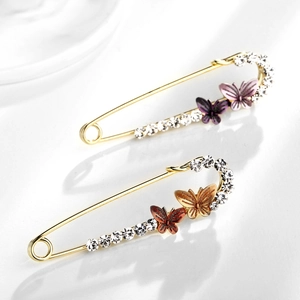 Spilla elegante a farfalla con cristalli, ali colorate e base dorata per donne