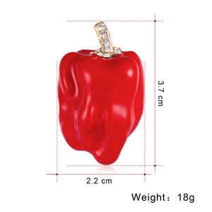 Broche créative poivron rouge avec émail brillant et détails en cristal blanc
