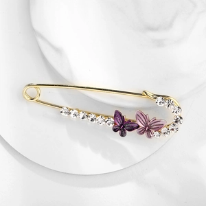 Spilla farfalla dorata con ali in smalto viola e strass bianchi su base in marmo bianco