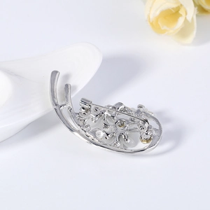 Élégante broche fleur en opale avec cristaux sur base en alliage argenté pour femme