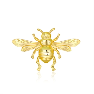 Vintage 18k gold bee brooch pin with detailed wing textures and polished finish