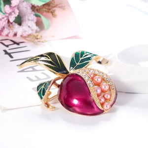 Elegante Granatapfel-Brosche mit rotem Emaille, Perlenimitaten und Strass auf Goldbasis