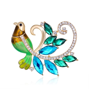 Élégante broche phénix vert émeraude avec cristaux et émail sur base en alliage doré