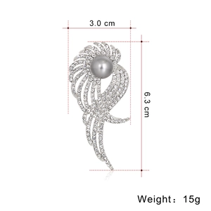 Broche aile en alliage argenté avec grande perle grise et strass au design fluide élégant