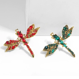 Elegant vintage dragonfly brooch set with sparkling rhinestones in red and green gold alloy